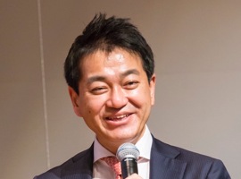 角井亮一